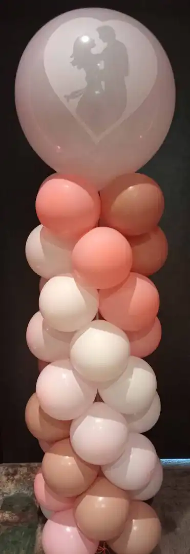 Ballonpilaar met een eigen opdruk - Geporsanalisserd met een top ballon voor een bruiloft Ballonpilaar met een eigen opdruk - Geporsanalisserd met een top ballon voor een bruiloft