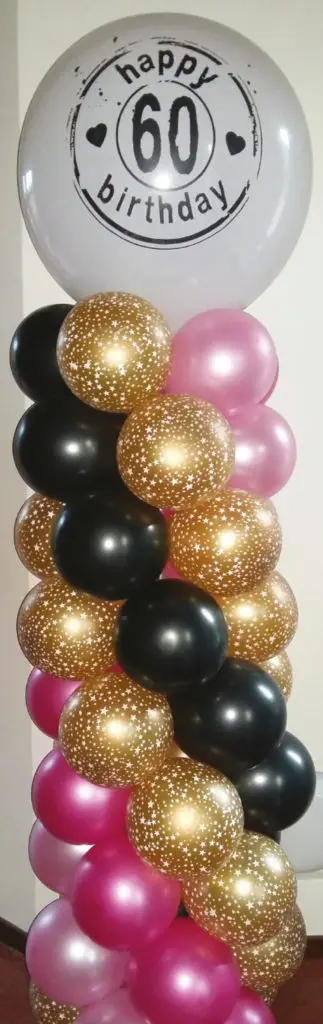 Ballonpilaar met er boven op een leeftijdsballon van 60 jaar