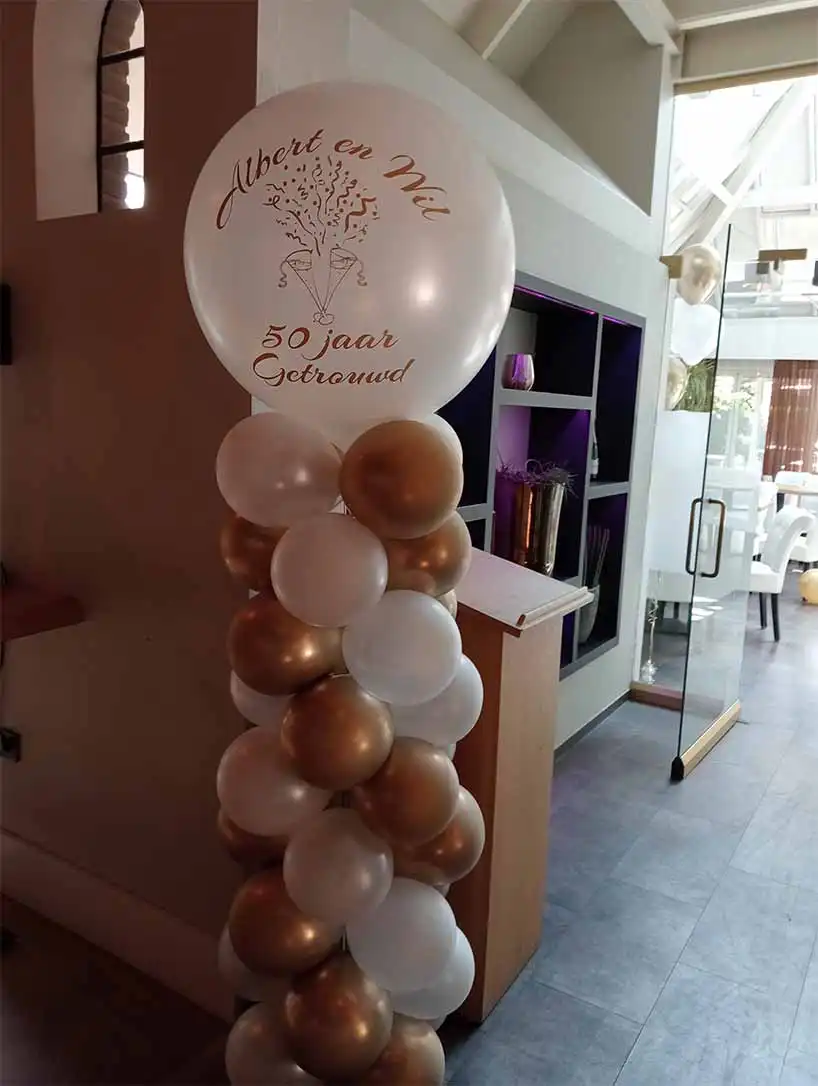 Gepersonaliseerde ballonpilaar voor een 50 jarig huwlijk Gepersonaliseerde ballonpilaar voor een 50 jarig huwlijk